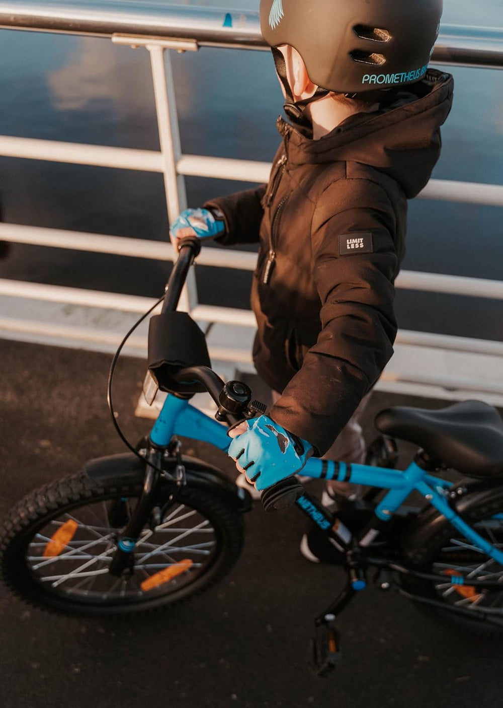 Kinderfahrrad 16 Zoll ab 4 - 5 Jahre mit Stützräder in Blau & Schwarz – Kinderfahrrad 16 Zoll von prometheus - bikes | prometheus - bikes